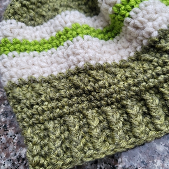 Hand-made beanie hat - Picture 3 of 4